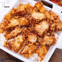 ข้าวหมูสามชั้นกระเทียม