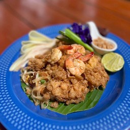 ผัดไทยกุ้ง ไข่ฟู