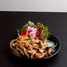 ปลาทรายทอดกระเทียม Stir fried sea fish with garlic