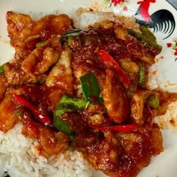 ผัดพริกแกงหมู รสชาตจัดจ้านถึงเครื่องง