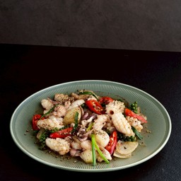 ปลาหมึกผัดพริกไทยดำ Stir fried squid with black pepper
