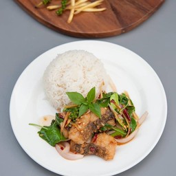 ข้าวกะเพราปลากะพง