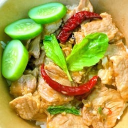 พริกแห้งกะเพราหอมไข่ข้นbyน้ำตาล ตลาดสายทิพย์สุขุมวิท56