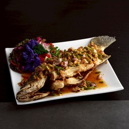 ปลากระพงราดพริก Sea bass with chilli sauce