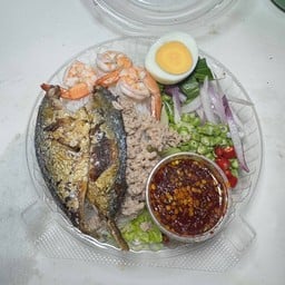 ยำขนมจีนปลาทู+กุ้ง+หมูสับ+ไข่