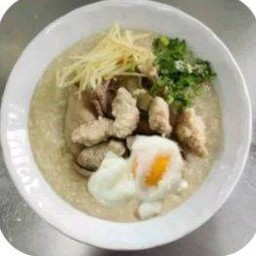 โจ๊กหมูเครื่องในใส่ไข่