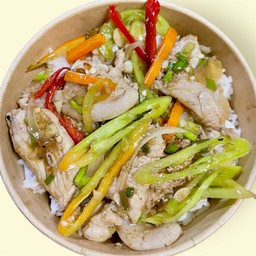 ผัดพริกหยวก ราดข้าว