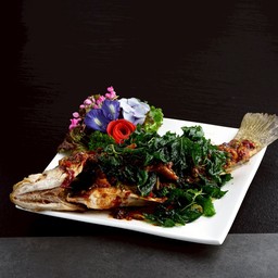 ปลากระพงกระเพรากรอบ