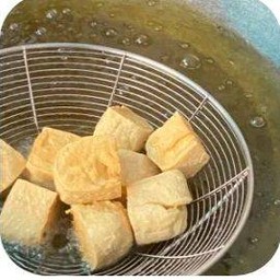 เต้าหู้ทอดยักษ์แคระ Giant fried Tofu