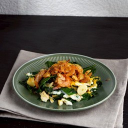 ใบเหลียงผัดไข่ Stir fried malindjo leaves with egg