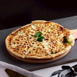 พิซซ่า ผักโขมชีสSpinach Cheese Pizza