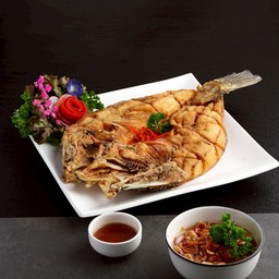 ปลากระพงทอดน้ำปลา Fried sea bass with fish sauce