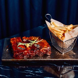 ซี่โครงหมู บาร์บีคิว เสริฟ์คู่กับ เฟรนซ์ฟราย