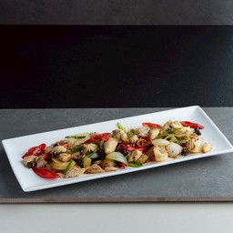 ปูก้อนผัดพริกไทยดํา Stir fried crab meat with black pepper