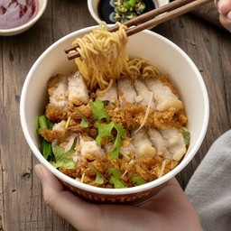 บะหมี่หมูกรอบ