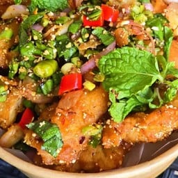 ข้าวลาบหมูทอด