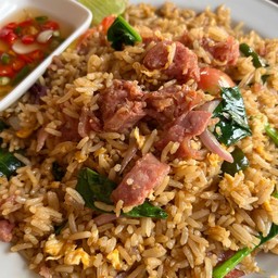 ข้าวผัดแหนมโบราณ