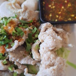 ลวกจิ้มหมูรวมตับ,ลูกชิ้น,หมูชิ้น+น้ำจิ้มซีฟู้ดแซ่บๆ