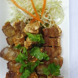 หมูกรอบราด ซอสน้ำปลา