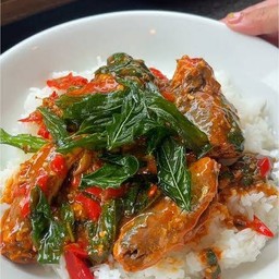 ข้าวผัดกระเพราปลากระป๋อง