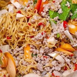 ยำมาม่่าหมูสับ