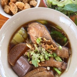ก๋วยเตี๋ยวไก่ตุ๋นเฮือนย่า