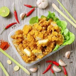 หมี่คลุกไก่กรอบ