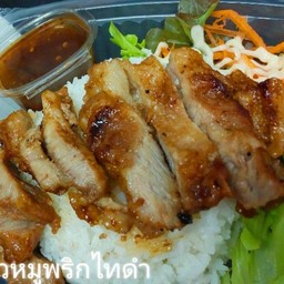 ข้าวคอหมูย่างพริกไทยดำ น้ำจิ้มแจ่ว