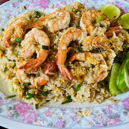 ข้าวผัดกุ้งจานใหญ่