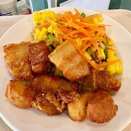 ตำข้าวโพดหมูกรอบ