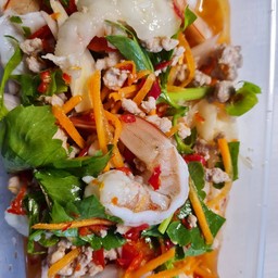 ยำขาไก่+กุ้ง+หมูสับ