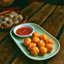 ลูกชิ้นกุ้งทอด