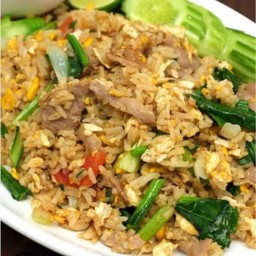 ข้าวผัดไข่ใส่หมู