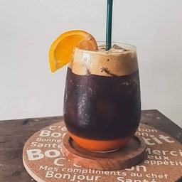 Mandarin iced coffee (กาแฟไซรัป&ส้มแท้)