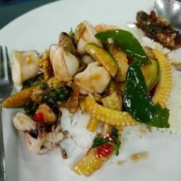 ผัดฉ่าราดข้าว