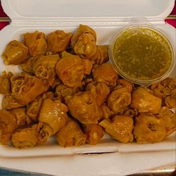 ข้อไก่ต้มน้ำปลา+น้ำจิ้มซีฟู้ด กล่องละ