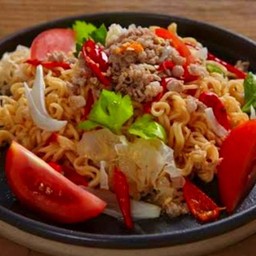 ยำมาม่าหมูสับ