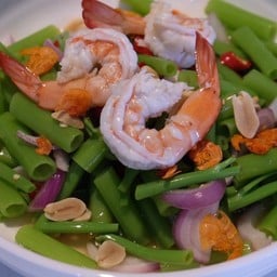 ยำผักบุ้งกุ้งสด