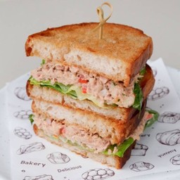 ทูน่า แซนวิซ Tuna Sourdough