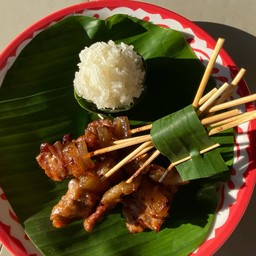 ไก่ปิ้งหมู (ข้าวเหนียวหมูปิ้งโบราณ)