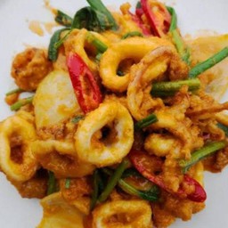 หมึกผัดไข่เค็ม