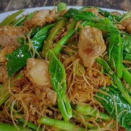 ผัดซีอิ๊วหมูนุ่ม เส้นใหญ่/เส้นหมี่