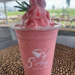 สตรอเบอรี่นมสดสมูทตี้