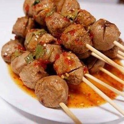 ลูกชิ้นเนื้อปิ้ง