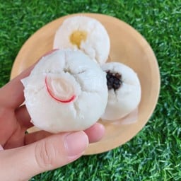 ซาลาเปาหน้าแตก ไส้ถั่วดำ (ขนาดกลาง)