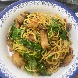 สปาเก็ตตี้ผัดขี้เมาหมูกรอบ