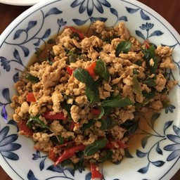 กระเพราไก่สับ