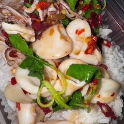 ข้าวกะเพราปลาหมึก