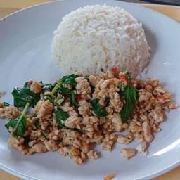 ข้าวผัดกะเพราไก่