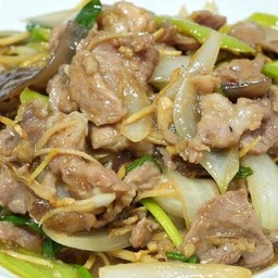 หมูผัดขิงราดข้าว